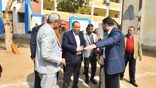 محافظ أسيوط يتفقد مدرستي الإمام علي الابتدائية ونزلة باقور المشتركة محافظ أسيوط يتفقد مدرستي الإمام علي الابتدائية ونزلة باقور المشتركة