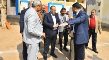 محافظ أسيوط يتفقد مدرستي الإمام علي الإبتدائية ونزلة باقور المشتركة لبحث توسعتهما