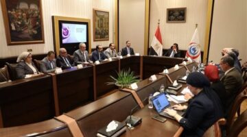 وزير الصحة يبحث توفير 27 جهاز ECMO بالمستشفيات
