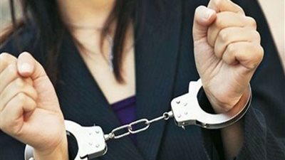 القبض على سيدة "معاك أمن دولة" بعد صفعها عامل مخبز بمدينة أكتوبر وادعائها كذبًا التحرش بها القبض على سيدة "معاك أمن دولة" بعد صفعها عامل مخبز بمدينة أكتوبر وادعائها كذبًا التحرش بها