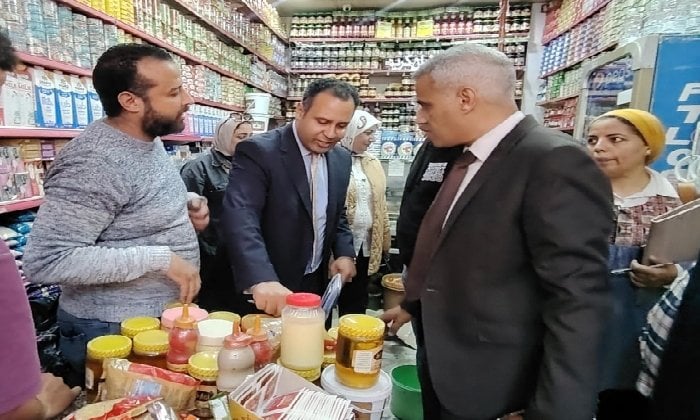 تحرير 98 محضر مخالفة خلال حملات رقابية مكثفة لضبط الأسواق في الإسكندرية تحرير 98 محضر مخالفة خلال حملات رقابية مكثفة لضبط الأسواق في الإسكندرية