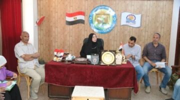 مدير إدارة قنا التعليمية تبحث مع القيادات الميدانية آليات تنفيذ توجيهات وزير التعليم