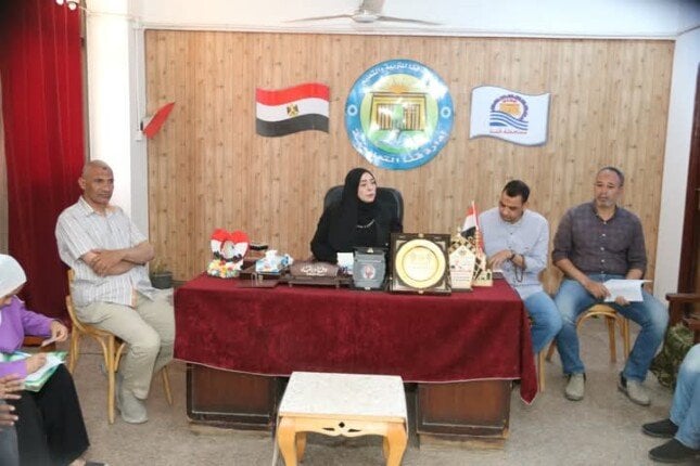 مدير إدارة قنا التعليمية تبحث مع القيادات الميدانية آليات تنفيذ توجيهات وزير التعليم مدير إدارة قنا التعليمية تبحث مع القيادات الميدانية آليات تنفيذ توجيهات وزير التعليم