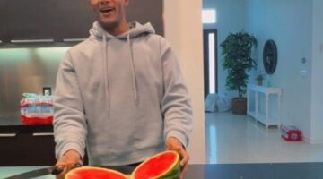 محمد رمضان يورج لحفله في أمريكا.. ما علاقة البطيخة؟ (فيديو)