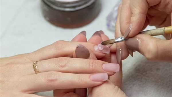 ما علاقة الأظافر الصناعية بمشكلة طنين الأذن؟ ما علاقة الأظافر الصناعية بمشكلة طنين الأذن؟