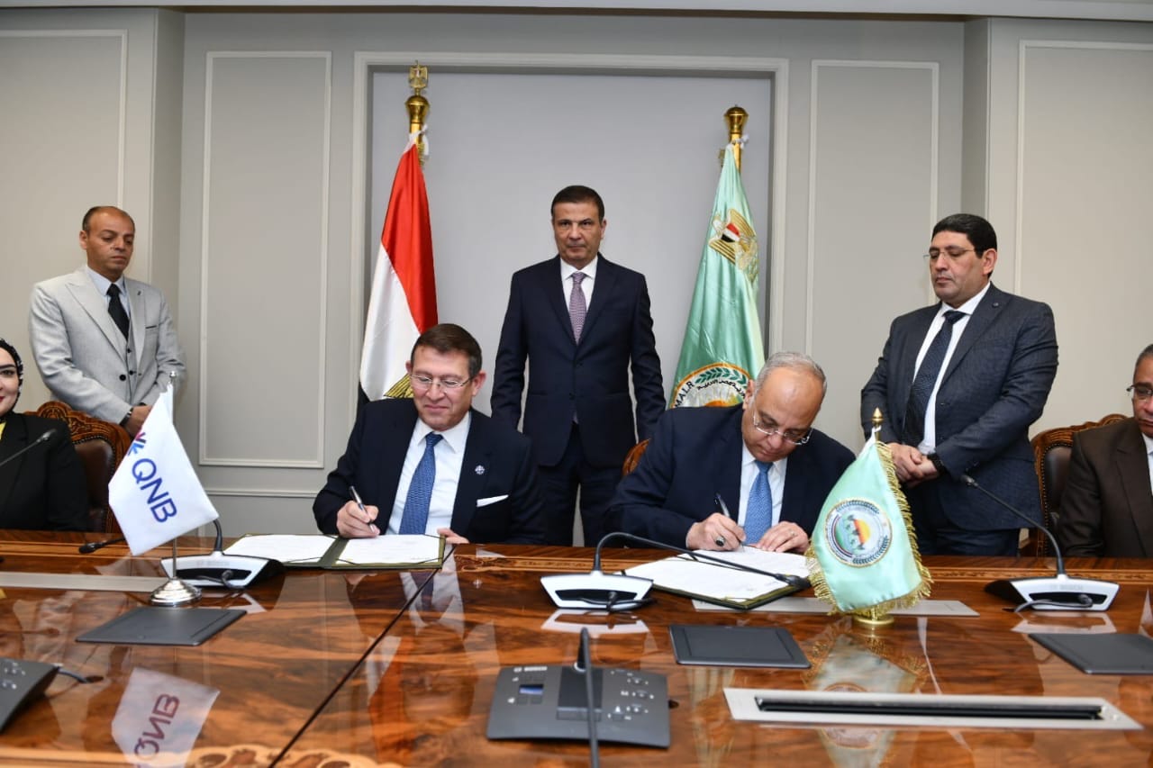 بنك QNB مصر يوقع بروتوكول تعاون مع مركز بحوث الصحراء لدعم القطاع الزراعي في سيناء بنك QNB مصر يوقع بروتوكول تعاون مع مركز بحوث الصحراء لدعم القطاع الزراعي في سيناء