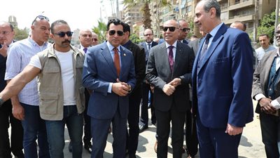بالصور.. وزير الشباب والرياضة ومحافظ القاهرة يتفقدان بدء إنشاء ممشى رياضي لتعزيز ممارسة الرياضة بالصور.. وزير الشباب والرياضة ومحافظ القاهرة يتفقدان بدء إنشاء ممشى رياضي لتعزيز ممارسة الرياضة