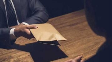 التحريات: مسؤول بهيئة المساحة تلقى رشوة نصف مليون جنيه لتغيير نشاط عقارين إلى مستشفيين