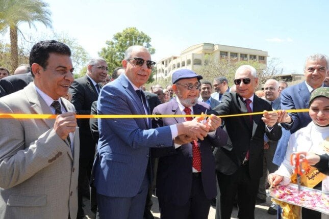 «بهجة الربيع».. .محافظ المنيا ورئيس الجامعة يفتتحان معرض الزهور لكلية "زراعة المنيا" «بهجة الربيع».. .محافظ المنيا ورئيس الجامعة يفتتحان معرض الزهور لكلية "زراعة المنيا"