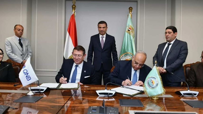 بروتوكول تعاون بين QNB مصر ومركز بحوث الصحراء لدعم التنمية في سيناء