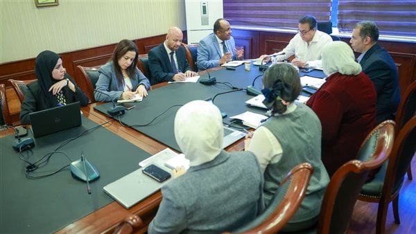 وزير الصحة يناقش منظومة لترشيد استخدام الأدوية.. وتوجيه بتشجيع البدائل المحلية وزير الصحة يناقش منظومة لترشيد استخدام الأدوية.. وتوجيه بتشجيع البدائل المحلية