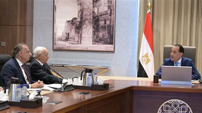 لمناقشة استعدادات الانتخابات البرلمانية القادمة.. رئيس الوزراء يلتقي أعضاء اللجنة الاستشارية للشئون السياسية لمناقشة استعدادات الانتخابات البرلمانية القادمة.. رئيس الوزراء يلتقي أعضاء اللجنة الاستشارية للشئون السياسية