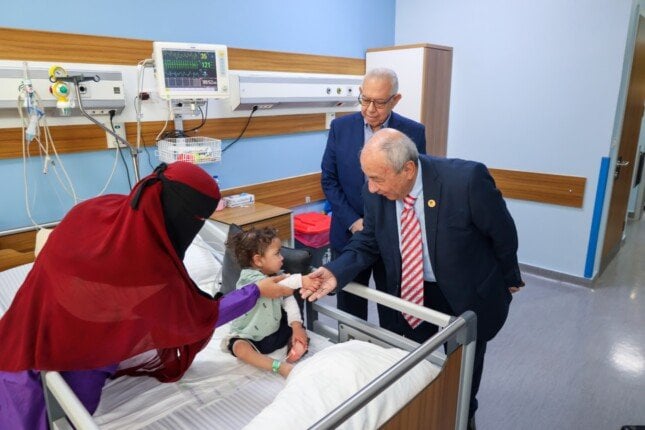 دعمًا للعمل الخيري.. نقيب المهندسين ووكيلا النقابة في زيارة لمستشفى «الناس» دعمًا للعمل الخيري.. نقيب المهندسين ووكيلا النقابة في زيارة لمستشفى «الناس»