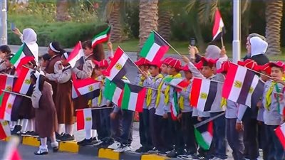 بالأعلام.. الجالية المصرية تستقبل الرئيس السيسي في الكويت بالأعلام.. الجالية المصرية تستقبل الرئيس السيسي في الكويت