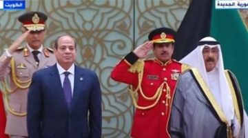 أمير الكويت يستقبل الرئيس السيسي بمراسم رسمية فور وصوله إلى البلاد