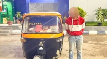 القبض على سائق توك توك بتهمة السير عكس الاتجاه أثناء عبور قطار بمزلقان بالشرقية