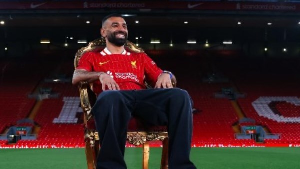 بعد تجديد عقده.. محمد صلاح يتألق بسيارة قيمتها 30 مليون جنيه| صور بعد تجديد عقده.. محمد صلاح يتألق بسيارة قيمتها 30 مليون جنيه| صور