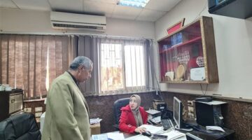 رئيس حي غرب المنصورة يتتابع العمل بملف التصالح