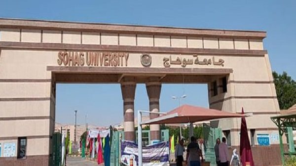 جامعة سوهاج مؤتمر التحالف الدولي الثالث تحت شعار "التحول للأخضر وتطبيقات الذكاء الصناعي" جامعة سوهاج مؤتمر التحالف الدولي الثالث تحت شعار "التحول للأخضر وتطبيقات الذكاء الصناعي"