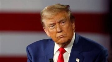 ترامب يفتح النار على إدارة بايدن ويعد بوقف الحروب وترحيل المهاجرين