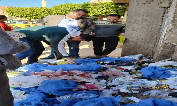 العثور على نفايات خطرة ملقاة بأحد شوارع الشهداء بالمنوفية العثور على نفايات خطرة ملقاة بأحد شوارع الشهداء بالمنوفية
