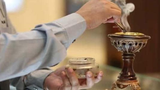 حكم استخدام البخور لمنع الحسد وطرد الطاقة السلبية من المنزل حكم استخدام البخور لمنع الحسد وطرد الطاقة السلبية من المنزل