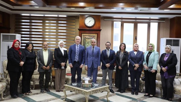 محافظ المنيا يلتقي وفد المشروع الكندي لدعم المرأة محافظ المنيا يلتقي وفد المشروع الكندي لدعم المرأة
