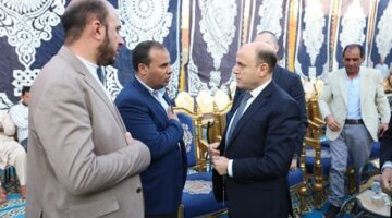محافظ كفر الشيخ يقدم واجب العزاء فى والدة مدير المتغيرات المكانية