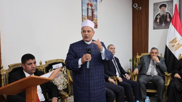 نسيج واحد.. وكيل أوقاف كفر الشيخ يهنئ الأقباط بعيد القيامة| صور