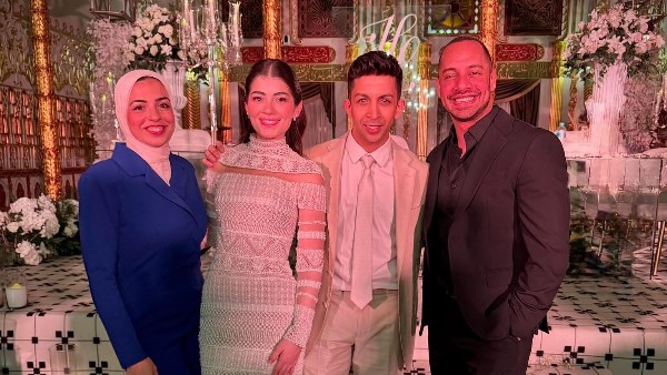 عمرو وهبة يهنئ ليلى زاهر وهشام جمال بعقد قرانهم