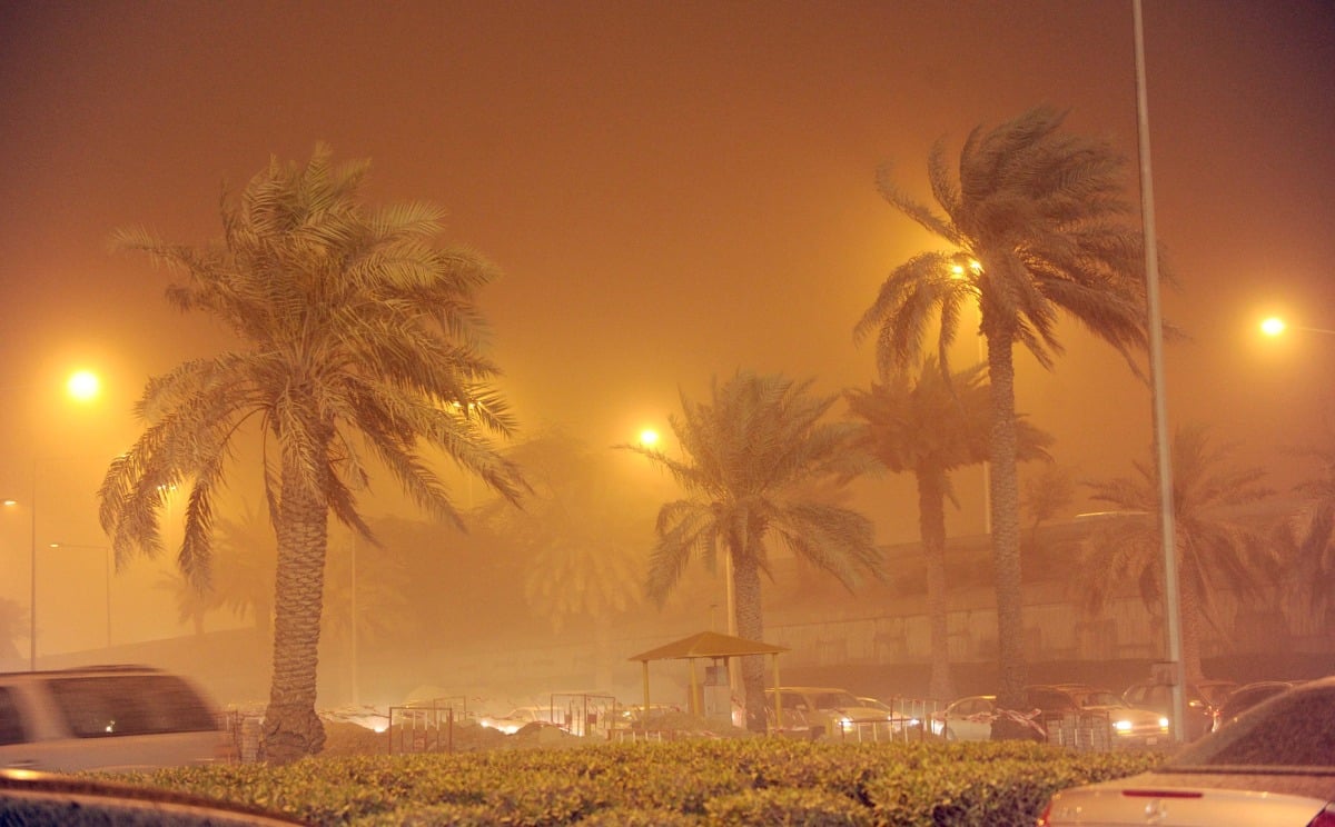 عاصفة غبارية قوية تغطي الكويت وأجزاء من جنوب العراق عاصفة غبارية قوية تغطي الكويت وأجزاء من جنوب العراق
