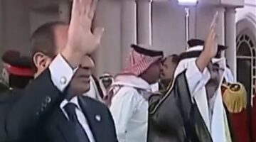 أمير الكويت يؤدي رقصة العرضة ترحيبًا بالرئيس السيسي (شاهد)