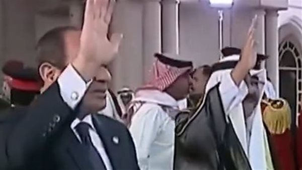 أمير الكويت يؤدي رقصة العرضة ترحيبًا بالرئيس السيسي (شاهد) أمير الكويت يؤدي رقصة العرضة ترحيبًا بالرئيس السيسي (شاهد)