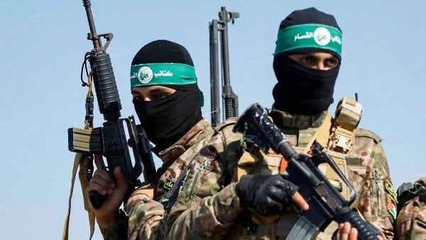 رويترز عن قيادي بحماس: جاهزون لتسليم كل المحتجزين دفعة واحدة بشرط