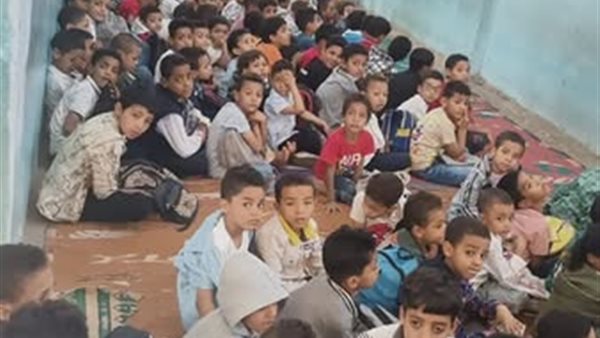 رئيس قطاع المعاهد الأزهرية يتفقد مدرسة قرآنية تضم 2000 طالب بالأقصر