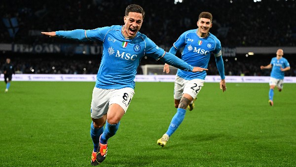 نابولي يكتسح إمبولي بثلاثية في الدوري الإيطالي نابولي يكتسح إمبولي بثلاثية في الدوري الإيطالي