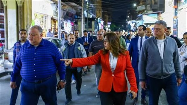 جولة مفاجئة لوزيرة التنمية المحلية في شوارع مصر الجديدة.. وتعنيف مسؤولي الإشغالات لهذا السبب| بث مباشر جولة مفاجئة لوزيرة التنمية المحلية في شوارع مصر الجديدة.. وتعنيف مسؤولي الإشغالات لهذا السبب| بث مباشر