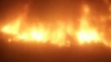 مغالق الخشب بقت فحم.. حـريق هائل في عزبة الورد بالشرابية|فيديو