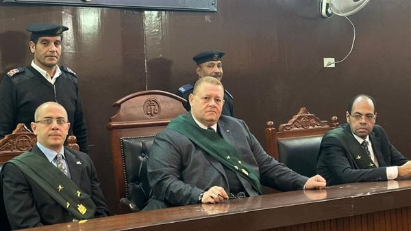 اتخانق مع أمه.. المشدد 10 سنوات لعامل أنهى حياة شابًا بطلقات نارية في قنا اتخانق مع أمه.. المشدد 10 سنوات لعامل أنهى حياة شابًا بطلقات نارية في قنا