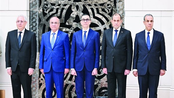 بالأسماء.. الوفد المرافق للرئيس السيسي في زيارة الكويت بالأسماء.. الوفد المرافق للرئيس السيسي في زيارة الكويت