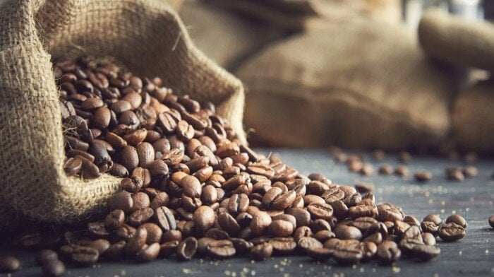 التغيرات المناخية وراء ارتفاع الأسعار عالميًا.. 80 ألف طن استهلاك المصريين من البن سنويًا التغيرات المناخية وراء ارتفاع الأسعار عالميًا.. 80 ألف طن استهلاك المصريين من البن سنويًا