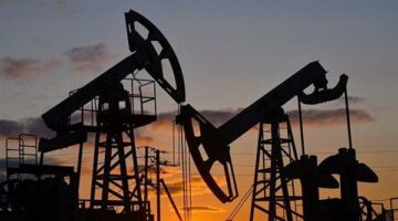 أسعار النفط ترتفع عالميًا بدعم الإعفاءات الجمركية الأمريكية.. وخام برنت يتجاوز 65 دولارًا
