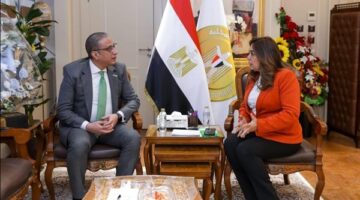 وزيرة التنمية المحلية تتابع مع محافظ الفيوم ملفات التصالح والرقابة على الوقود