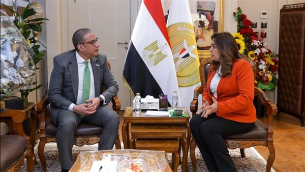 وزيرة التنمية المحلية تتابع مع محافظ الفيوم ملفات التصالح والرقابة على الوقود وزيرة التنمية المحلية تتابع مع محافظ الفيوم ملفات التصالح والرقابة على الوقود