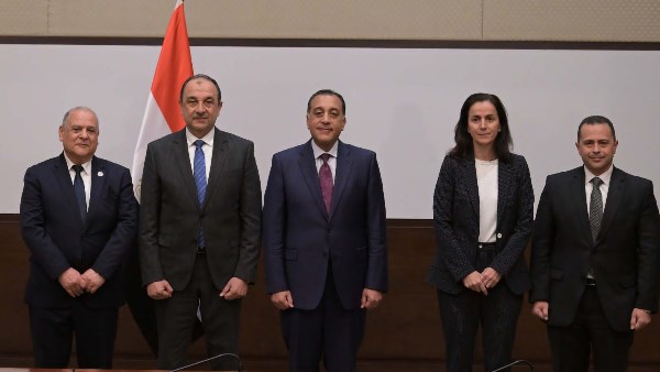 مدبولي: نسعى لتعظيم الاستفادة من طاقة الرياح وتقليل الاعتماد على الوقود الأحفوري مدبولي: نسعى لتعظيم الاستفادة من طاقة الرياح وتقليل الاعتماد على الوقود الأحفوري