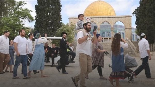 1000 مستوطن إسرائيلي يقتحمون المسجد الأقصى 1000 مستوطن إسرائيلي يقتحمون المسجد الأقصى
