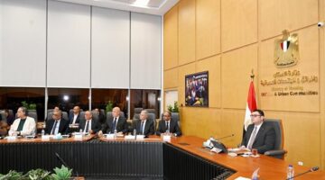 وزير الإسكان يستعرض مقترح اللائحة التنظيمية للهيئة العامة للتنمية السياحية