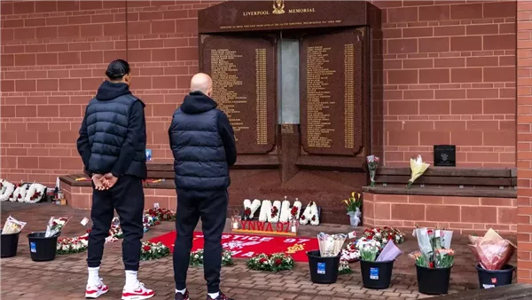 ليفربول يحيي الذكرى الـ 36 لوفاة 97 مشجعًا في كارثة هيلزبره ليفربول يحيي الذكرى الـ 36 لوفاة 97 مشجعًا في كارثة هيلزبره