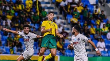 بعد اقترابه من الزمالك.. أرقام وبطولات محمد شريف مع الأهلي والخليج السعودي