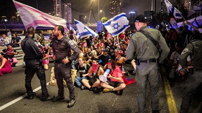 الاحتجاجات تتصاعد في إسرائيل: هل أصبح جنود الاحتلال ورقة في لعبة نتنياهو للبقاء في السلطة؟ الاحتجاجات تتصاعد في إسرائيل: هل أصبح جنود الاحتلال ورقة في لعبة نتنياهو للبقاء في السلطة؟